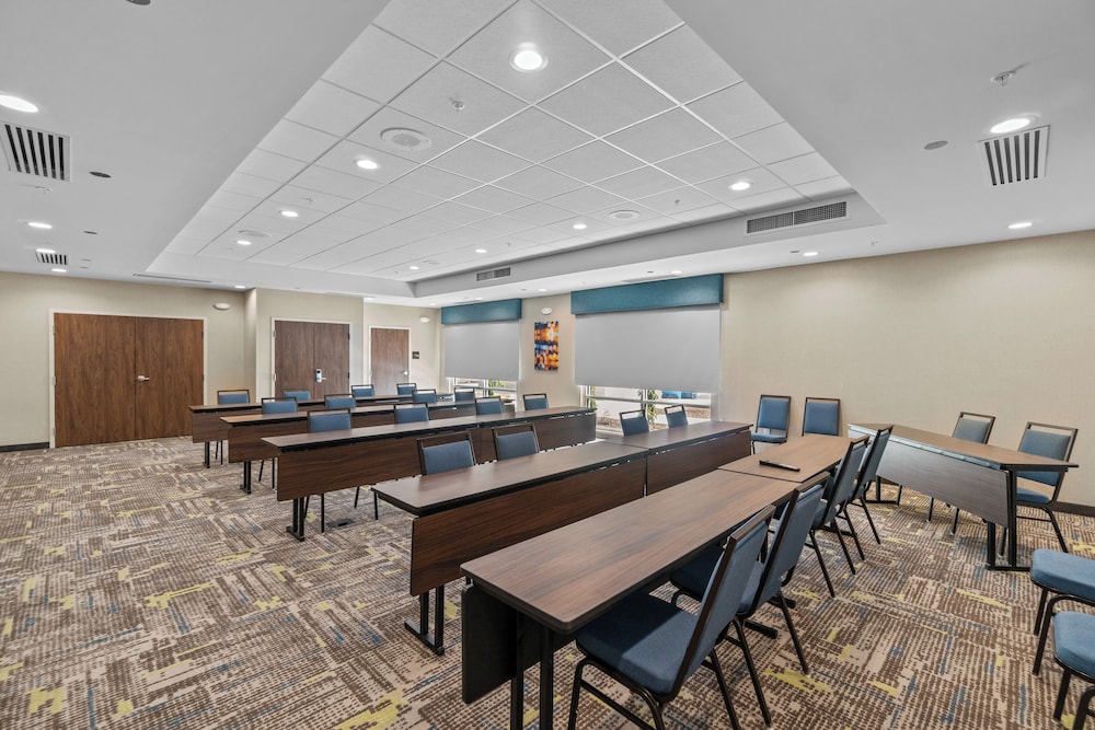 Hampton Inn by Hilton Redmond Bend Airport - photo 33