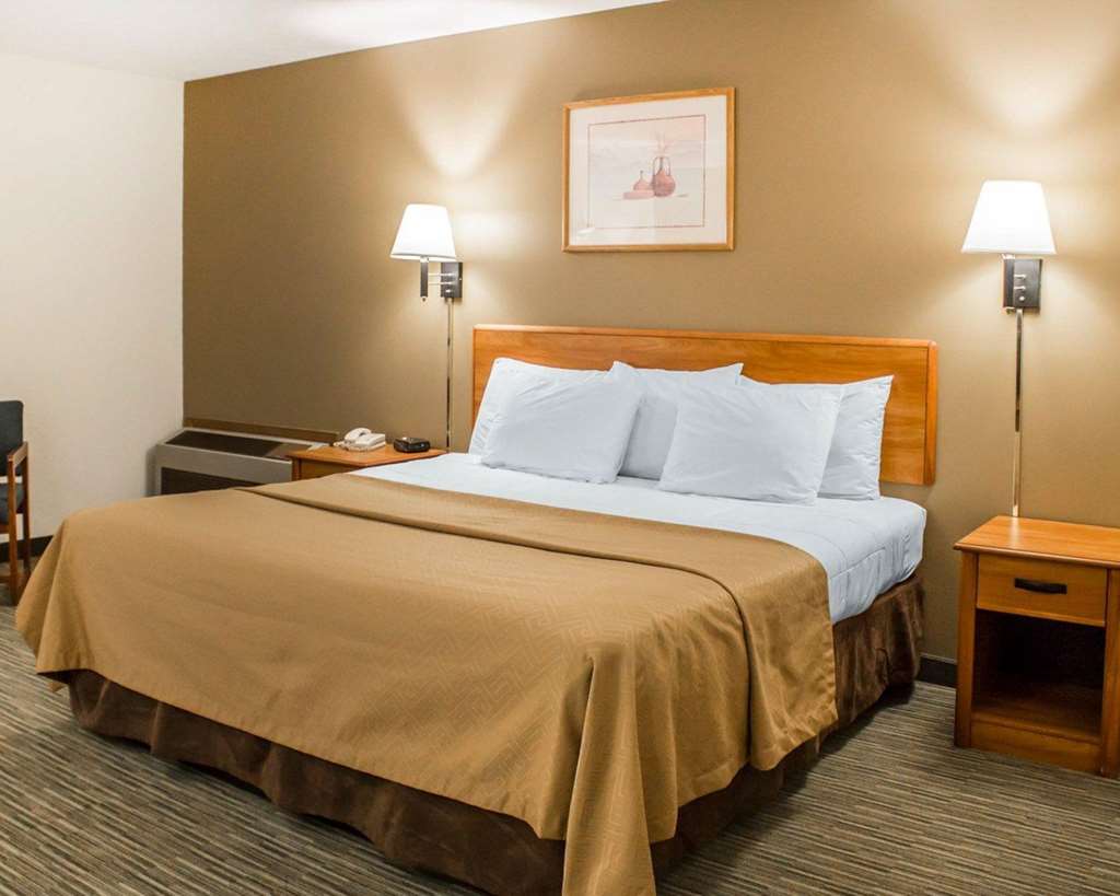 Econo Lodge Elkhart North - photo 18