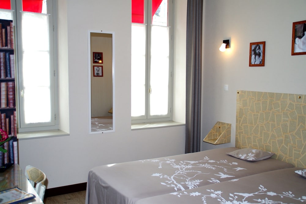 Hôtel Mille et une Feuilles in La Charite-Sur-Loire, France