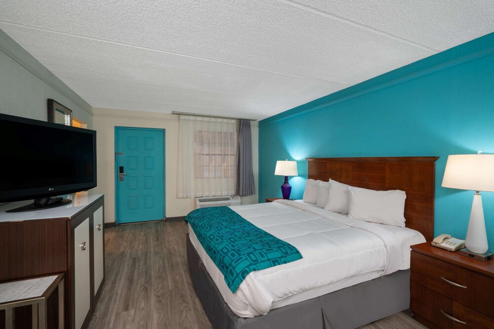 Howard Johnson by Wyndham Atlanta College Park - photo 7