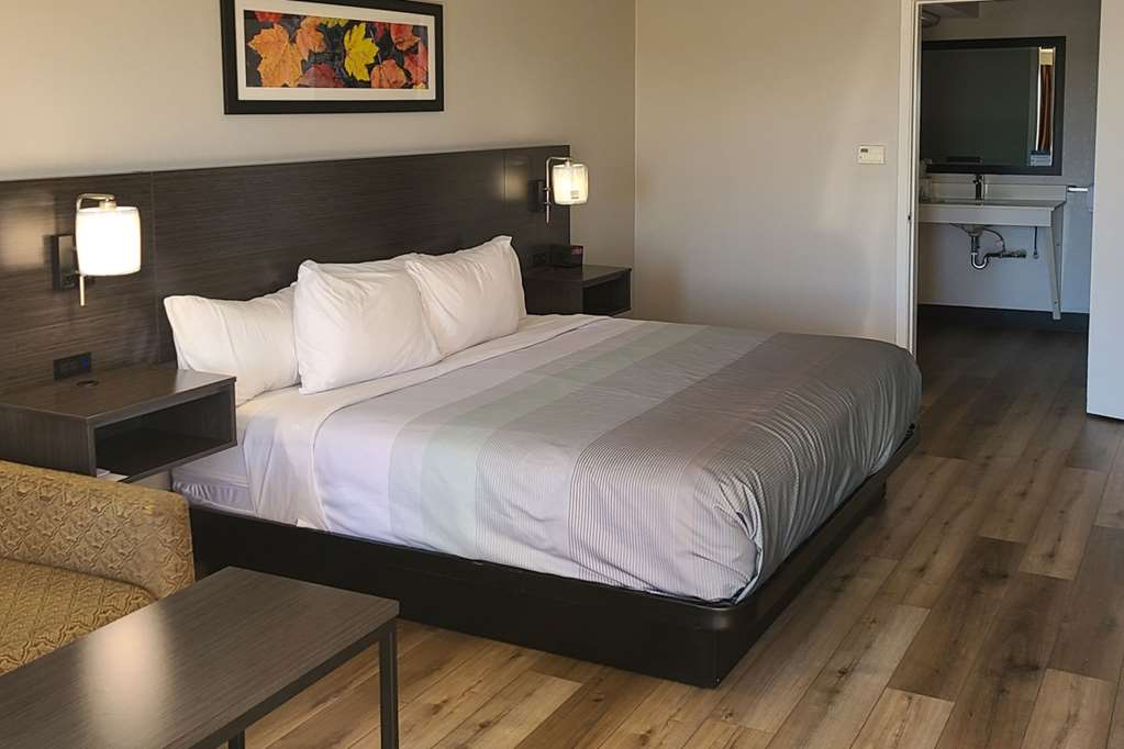 Quality Inn & Suites - photo 7