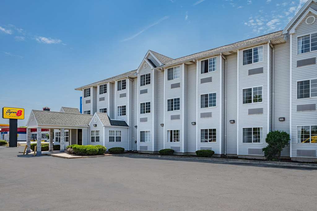 Super 8 by Wyndham Joliet in Joliet, United States