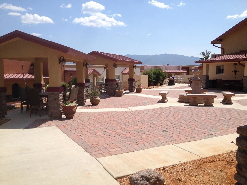 Dream Manor Inn - photo 50