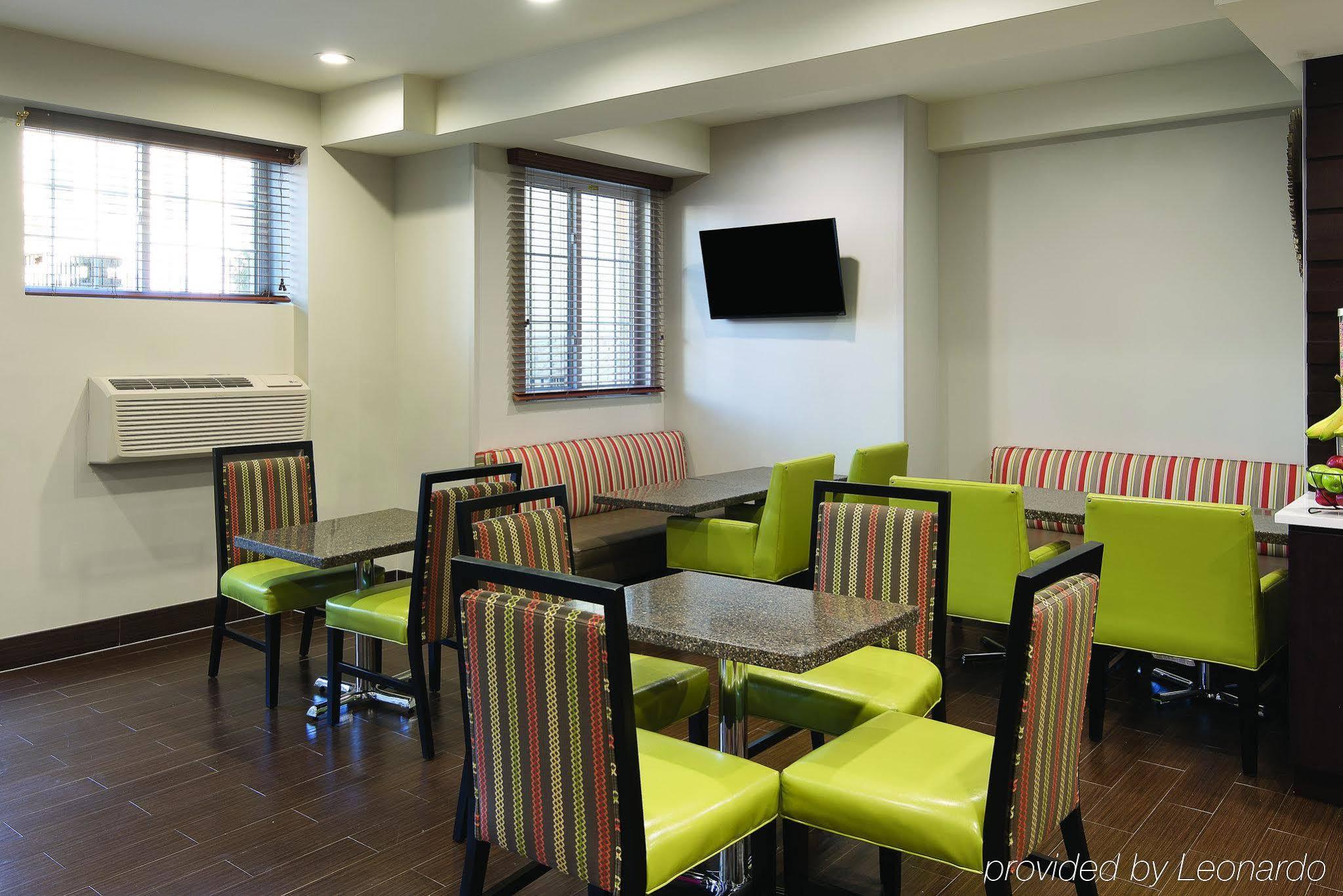 La Quinta Inn & Suites by Wyndham Brooklyn East - photo 27