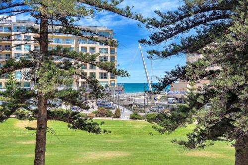 Sea and Park Deluxe Glenelg — 4-Star Luxury Hotel in Glenelg, Australia