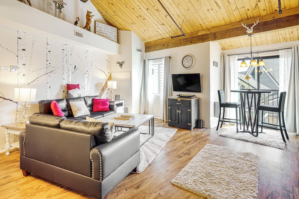 Hike Bike & Explore: Wintergreen Resort Condo — hotel in Nellysford