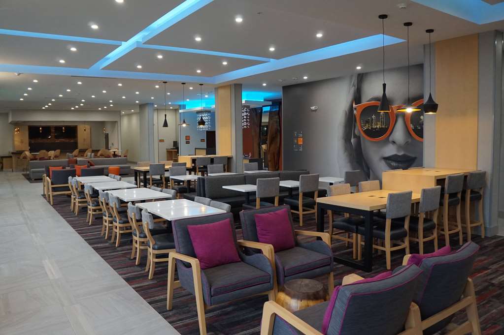 La Quinta Inn & Suites by Wyndham Lewisville - photo 54