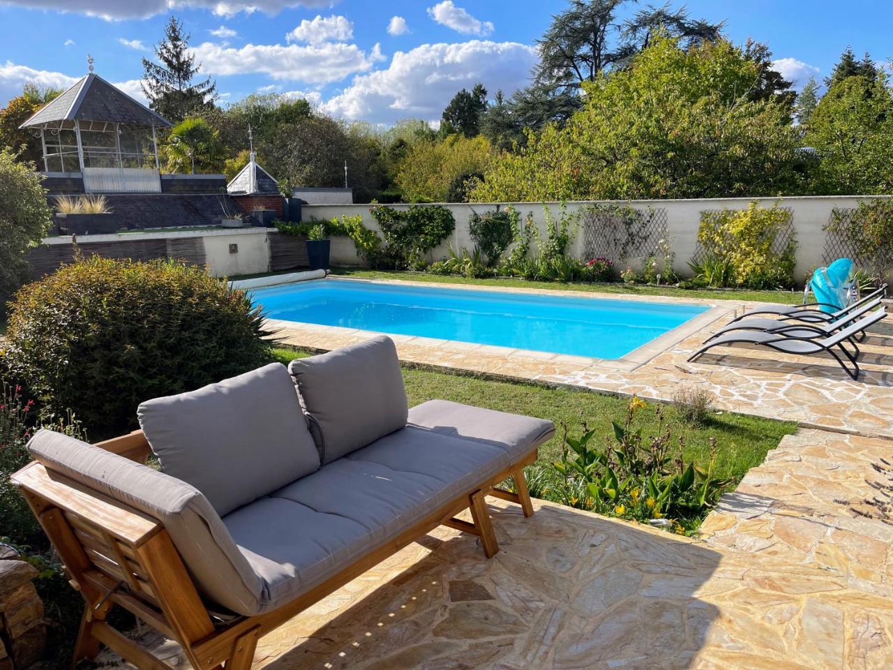 Le Cottage de Chitenay — 4-Star Luxury Hotel in Chitenay, France