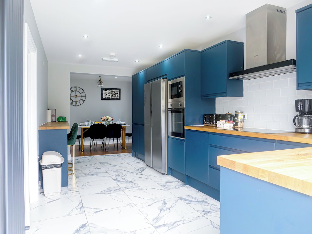 Royal Luxe 4 6 Bed House in London — 4-Star Luxury Hotel in Bexleyheath, United Kingdom