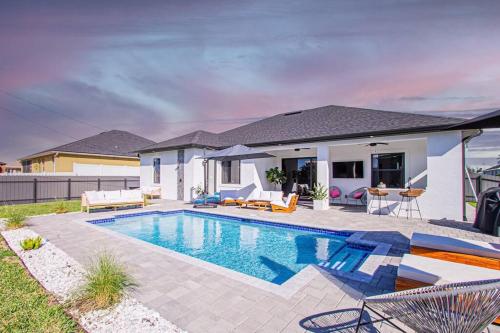 Casa Capri Heated Pool — 4-Star Luxury Hotel in Cape Coral, United States