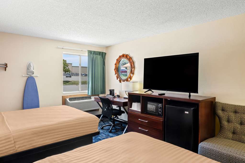 Econo Lodge Emporia - photo 26