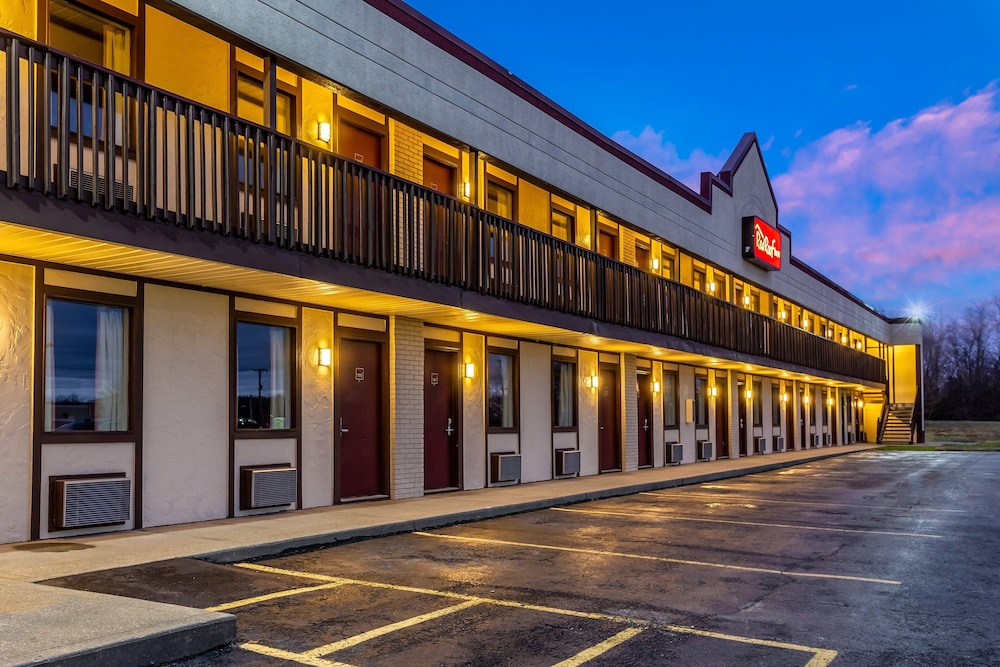 Red Roof Inn Scottsburg - photo 18