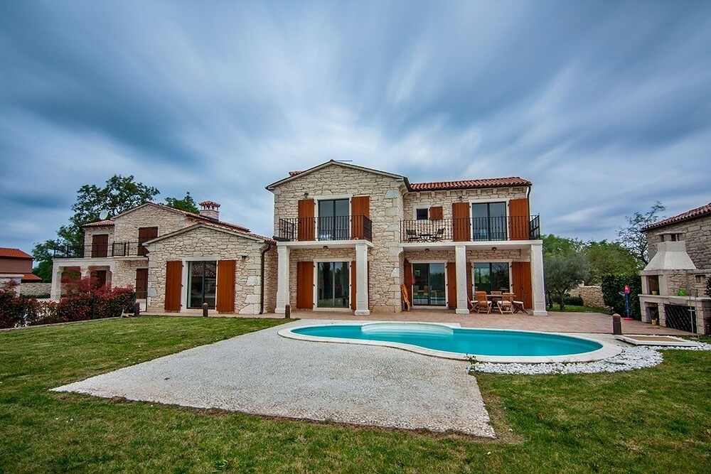 Villa Hana — 4-Star Luxury Hotel in Sveti Lovrec Pazenaticki, Croatia