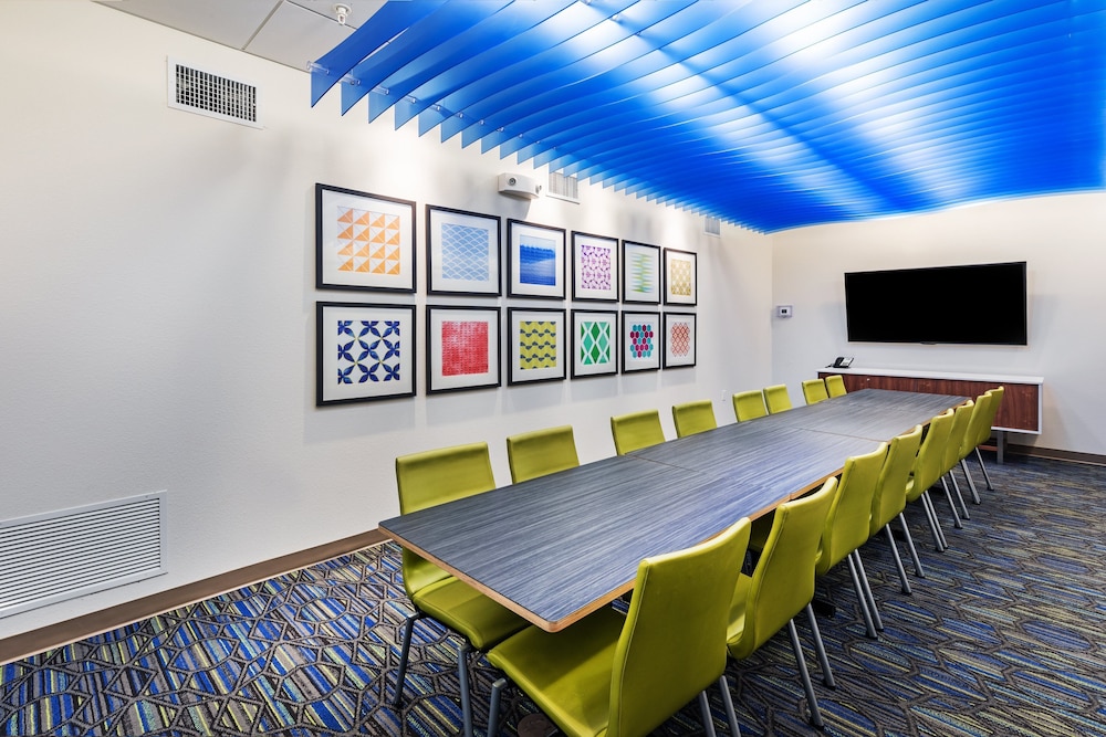 Holiday Inn Express & Suites Junction by IHG - photo 59
