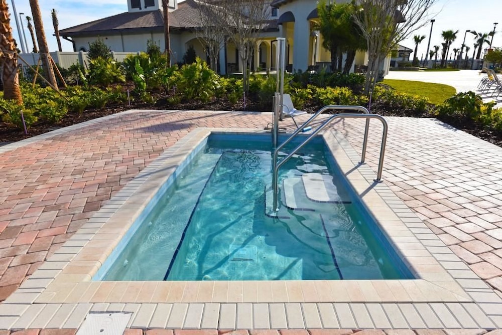 1610 Champions House 4 Bedroom by Florida Star — 4-Star Luxury Hotel in Davenport, United States