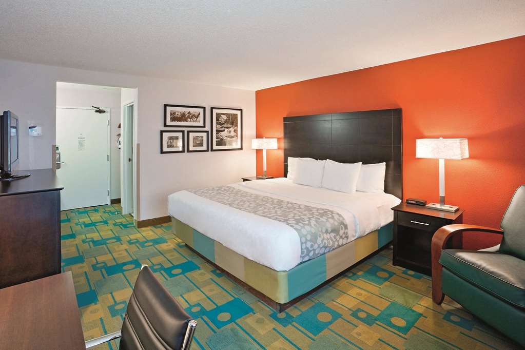 La Quinta Inn & Suites by Wyndham Mansfield OH - photo 17