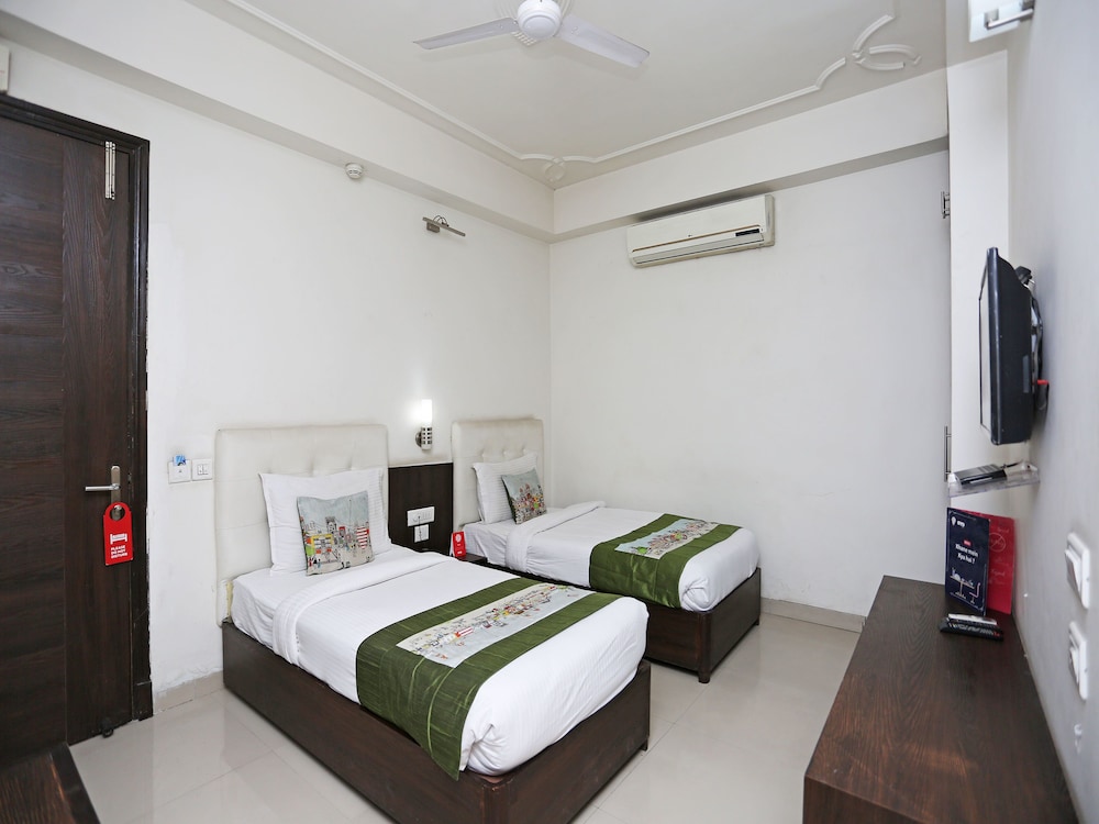 Oyo 2245 Sector 21 - last minute hotel in Gurgaon