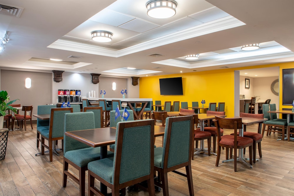 Hampton Inn Portsmouth Central - photo 58