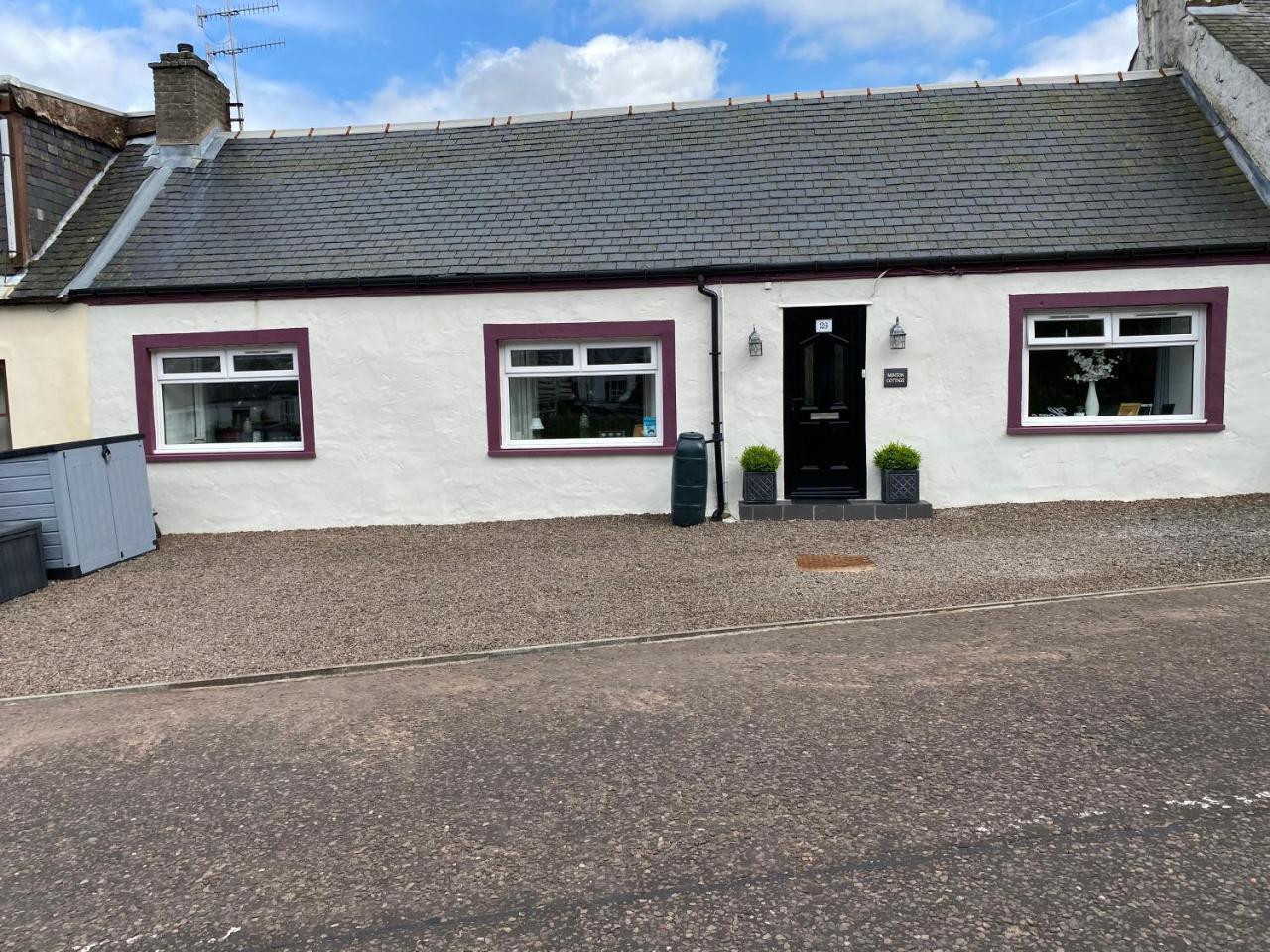 Minton cottage — 4-Star Luxury Hotel in Biggar, United Kingdom