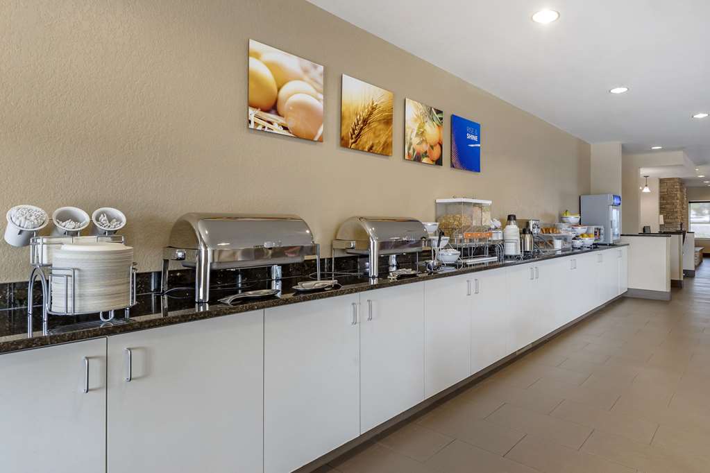 Comfort Suites Coralville I 80 - photo 32