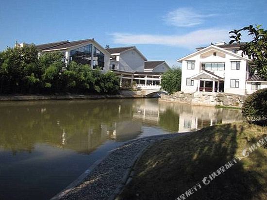 Longhushan Daoyuan Villa — 4-Star Luxury Hotel in Guixi, People's Republic of China