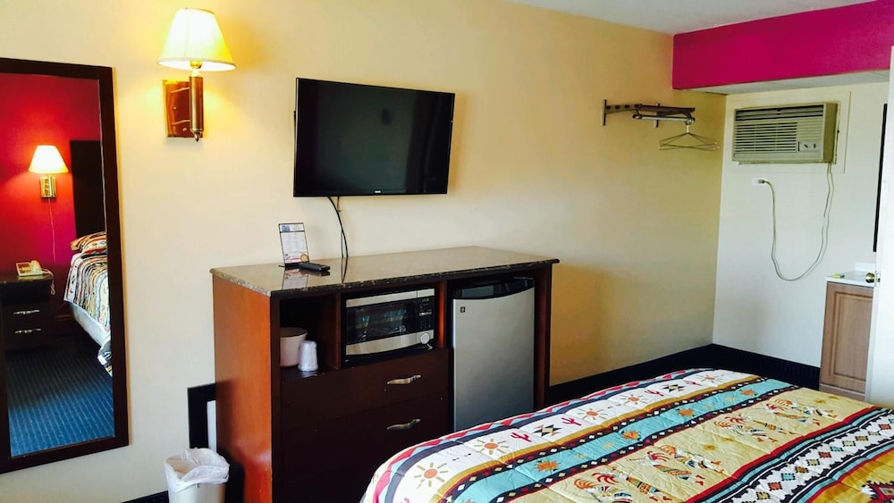 American Inn & Suites - photo 19