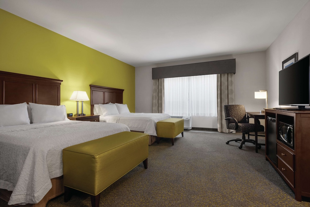 Hampton Inn & Suites Mishawaka South Bend at Heritage Square - photo 16