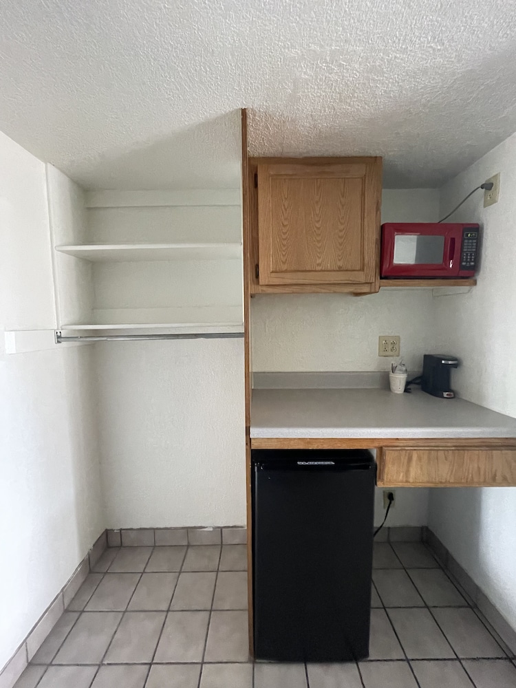 Travelodge by Wyndham Farmington Hwy 64 - photo 29