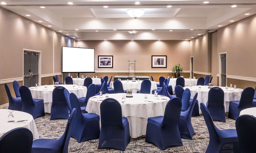 DoubleTree by Hilton Hotel Newark Airport - photo 72