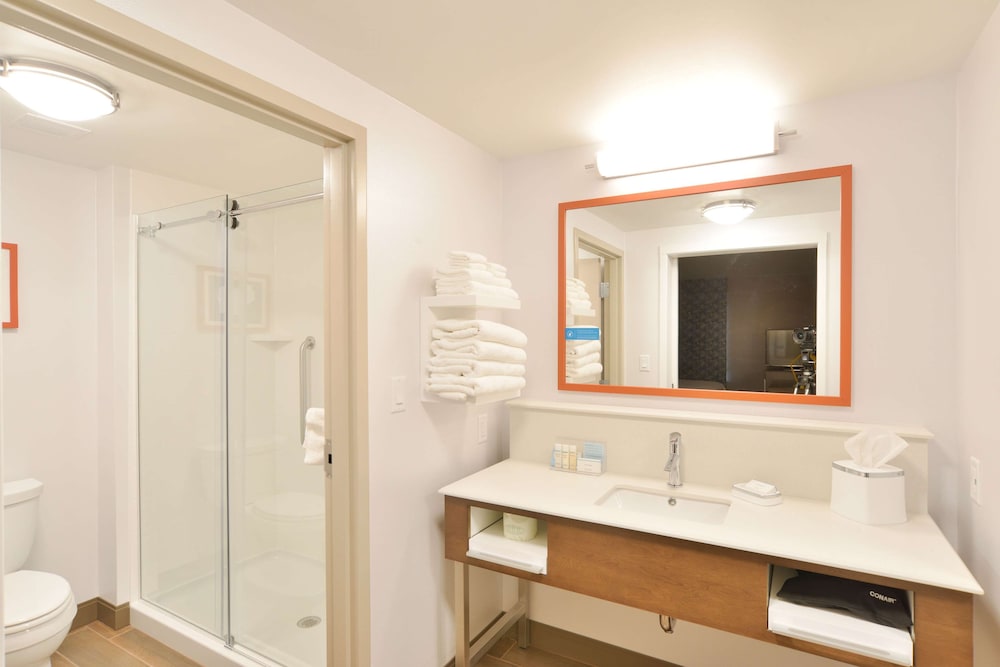 Hampton Inn & Suites Menomonie UW Stout - photo 38