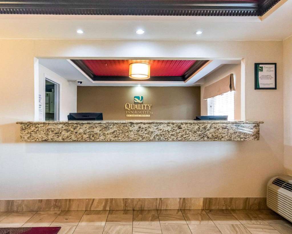 Quality Inn & Suites University Airport - photo 3