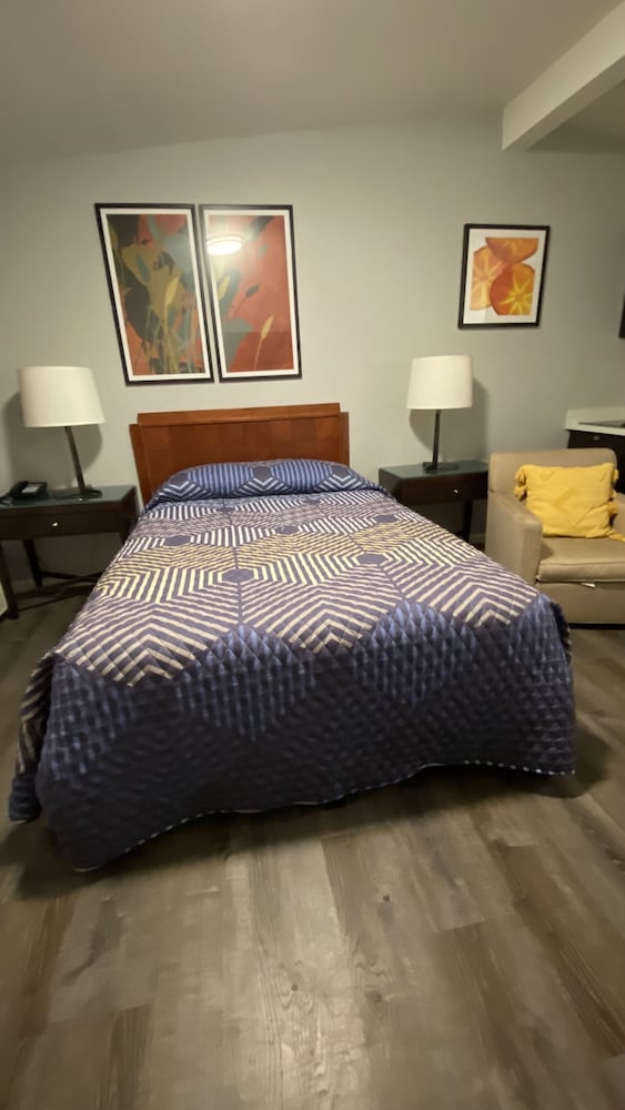 Golden Kent Motel - photo 21
