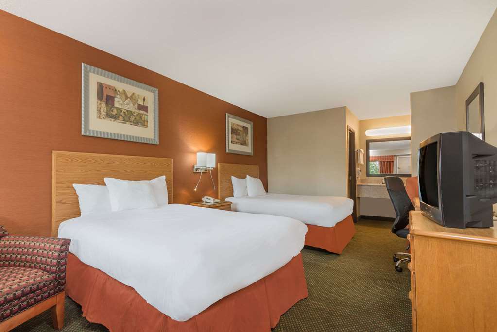 Days Inn by Wyndham Columbus Fairgrounds - photo 12