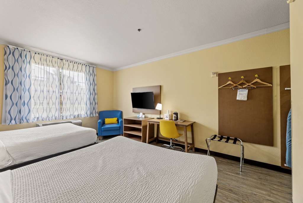 Days Inn & Suites by Wyndham Euless DFW Airport South - photo 42