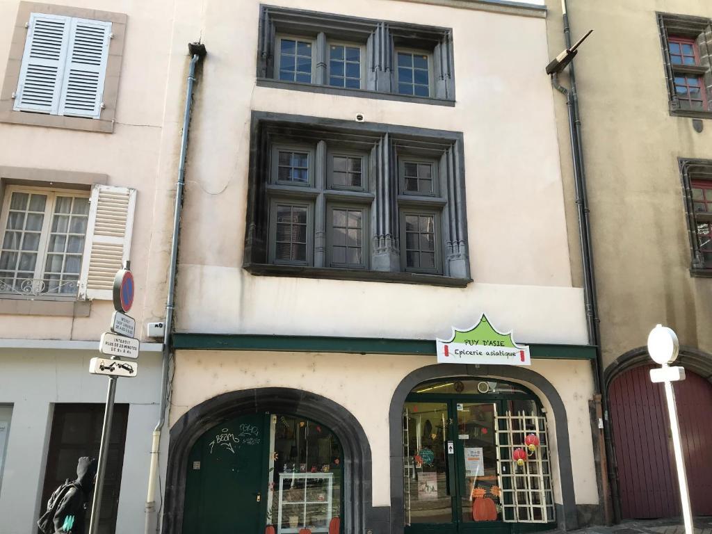 3 Chambres En Lit Double 6 Personnes Dans Appartement Entièrement Rénové 70 M2 Wifi Climatisation Très Calme Tout Équipé — 4-Star Luxury Hotel in Clermont-Ferrand, France