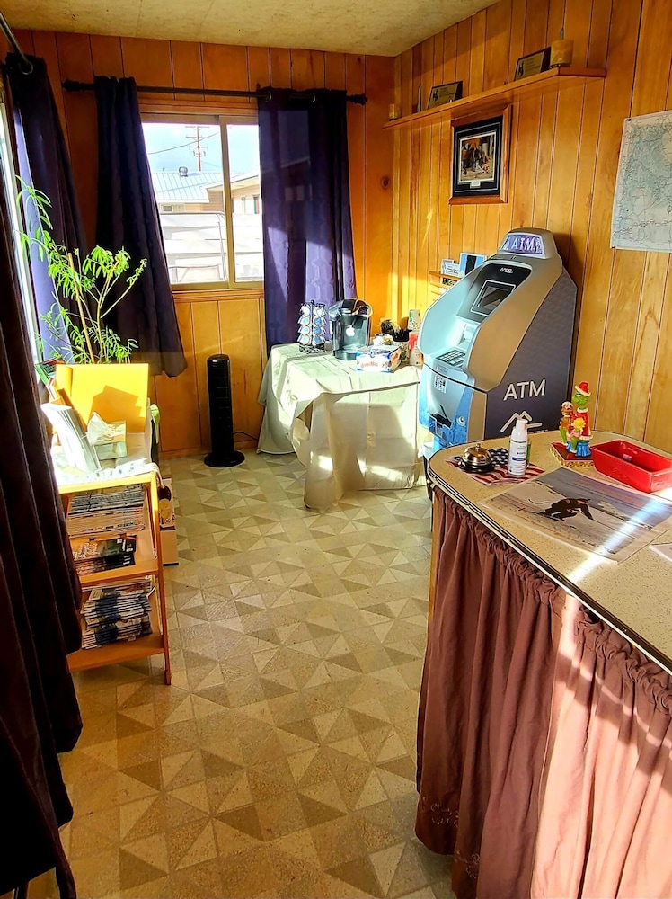 Silver Moon Motel & Suites - photo 2