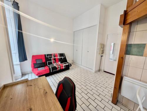 Central Studio Alsace Lorraine & Train Station Prime Location Near All Amenities in Grenoble, France