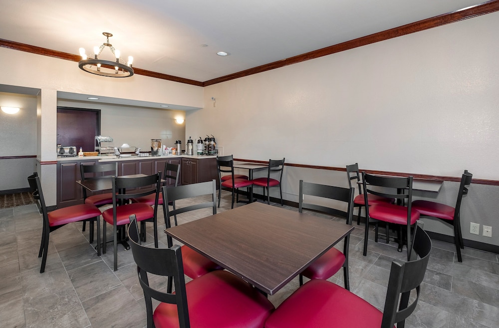 Red Roof Inn Hartselle - photo 25