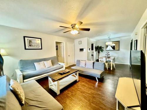 2 Master Suite Apartment 20 Min To The Beach 21120265 — Gardendale