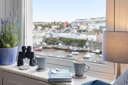 Polly’s Place Harbour Area Sea Views & Terrace in Brixham, United Kingdom