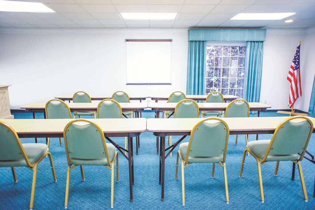 La Quinta Inn by Wyndham Moline Airport - photo 24
