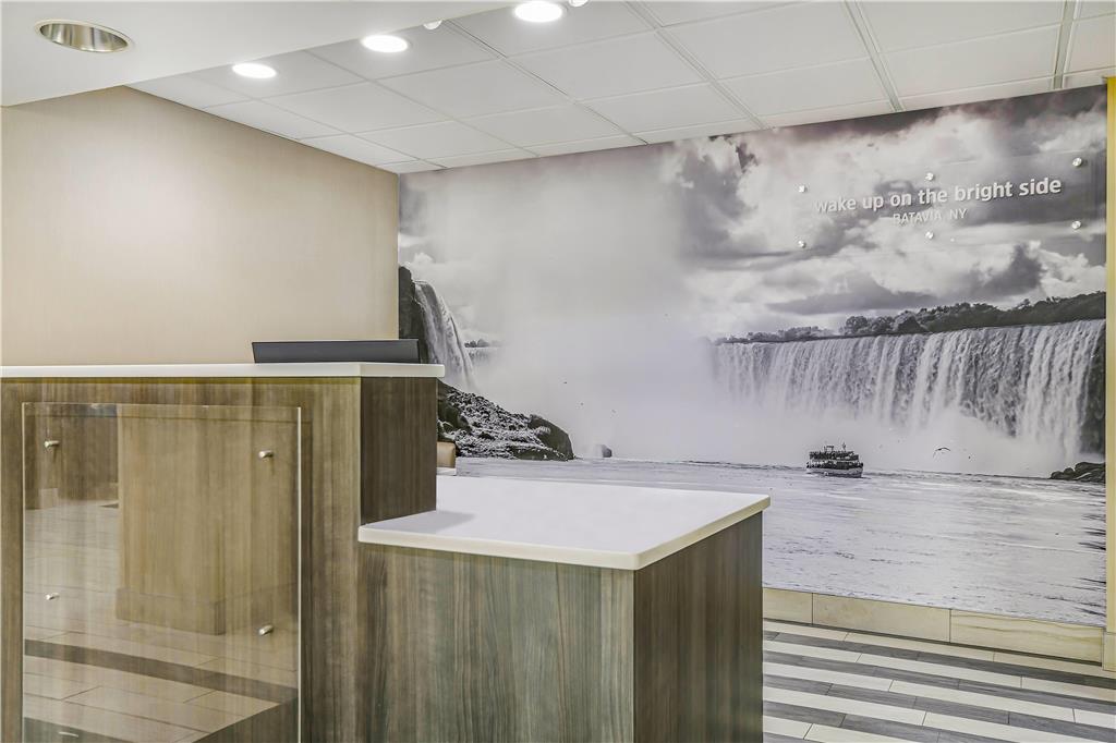 La Quinta Inn & Suites by Wyndham Batavia - photo 4