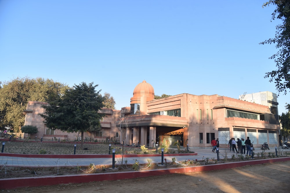 Riverfront Resort — hotel in Rajapur
