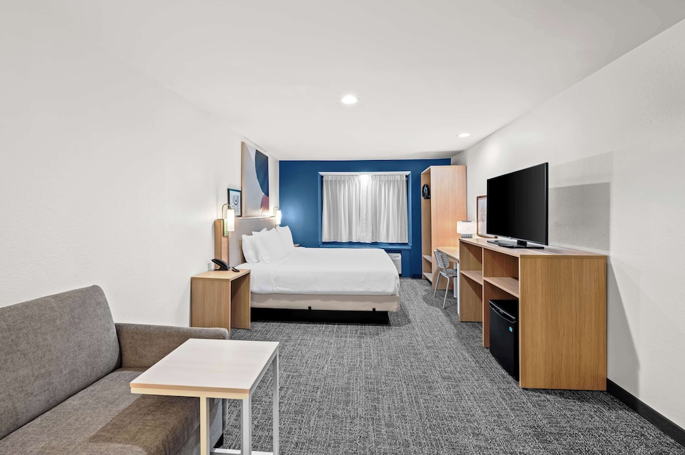 Spark by Hilton Sterling Dulles Airport - photo 28