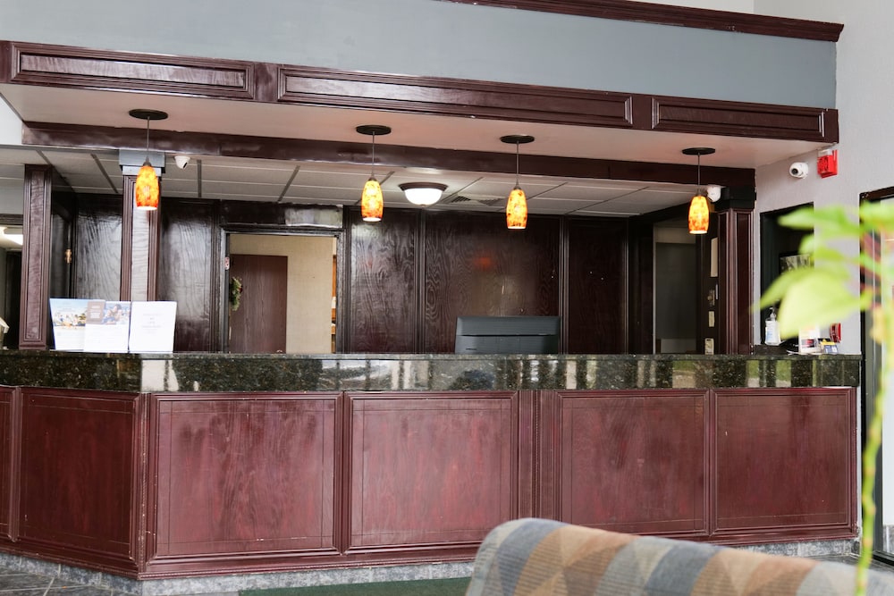 Baymont by Wyndham Flint Airport North - photo 8