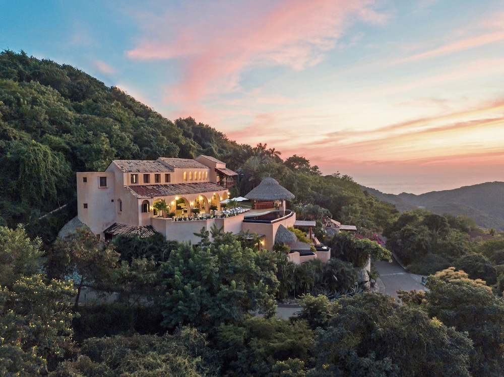 Casa Angelina — 4-Star Luxury Hotel in Ixtapa-Zihuatanejo, Mexico