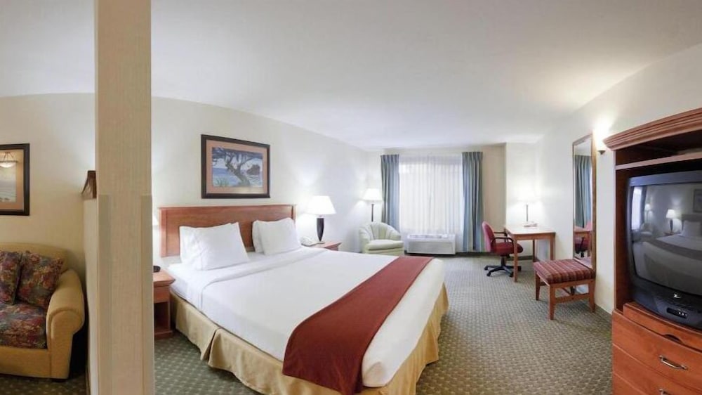 Triple Play Resort Hotel & Suites - photo 11
