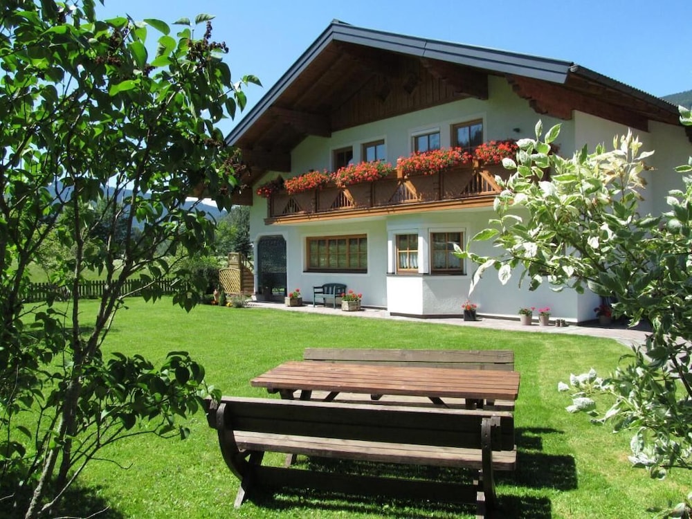 Ferienhaus Kahr Appartment Ennstal — 4-Star Luxury Hotel in Radstadt, Austria