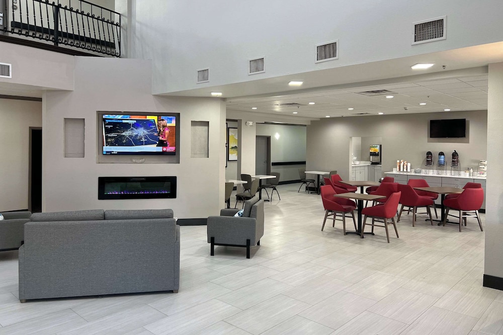 Comfort Inn & Suites - photo 3