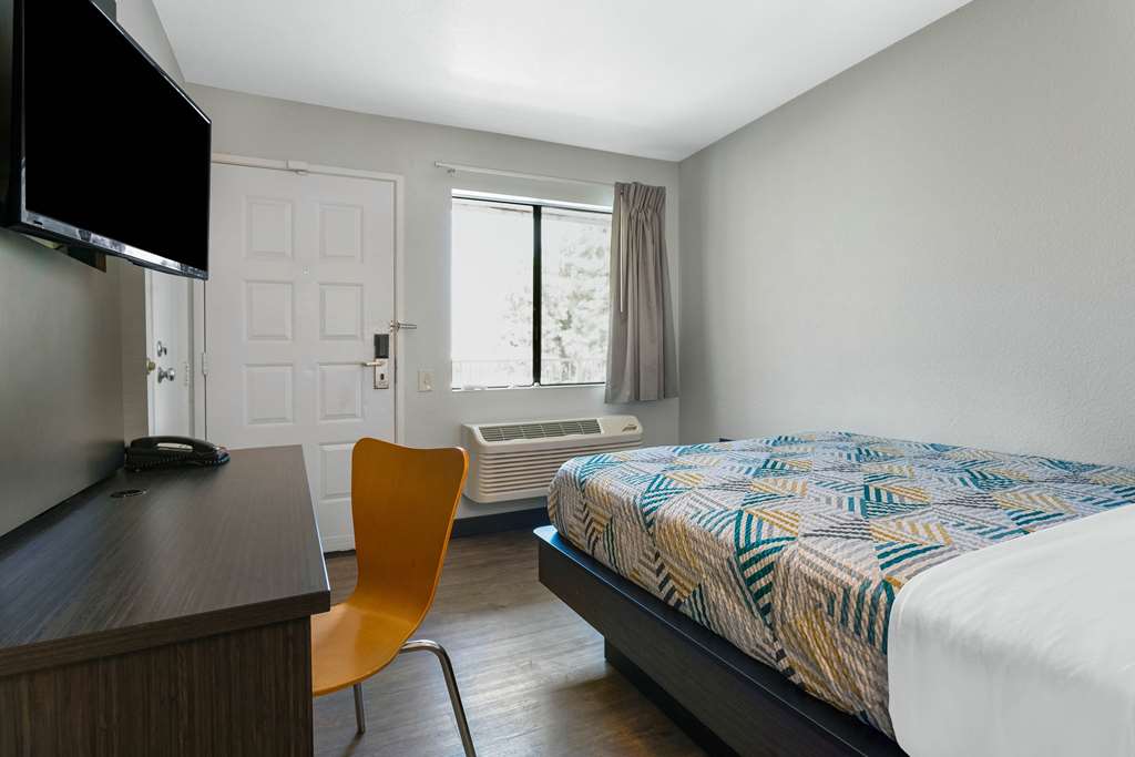 Motel 6 Merced CA North - photo 9